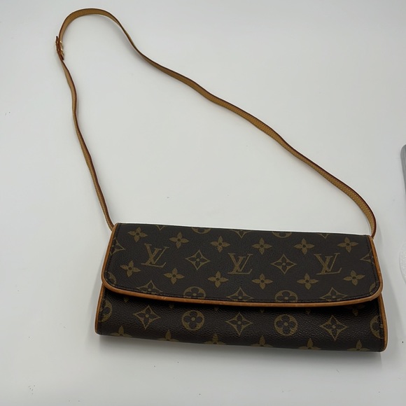 Louis Vuitton Monogram Twin Pochette with COA - Picture 3 of 17